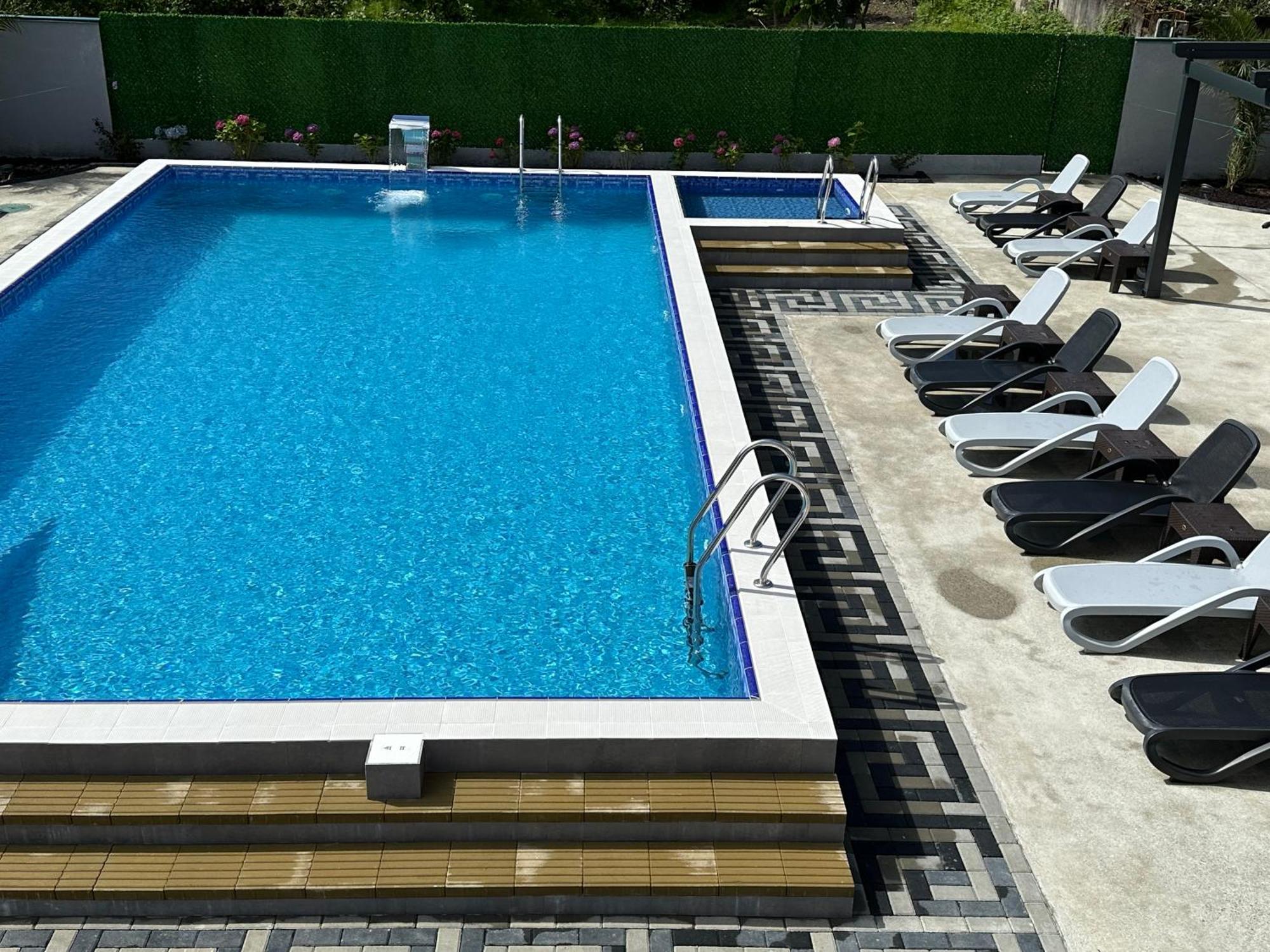Hotel Lion Урекі Екстер'єр фото