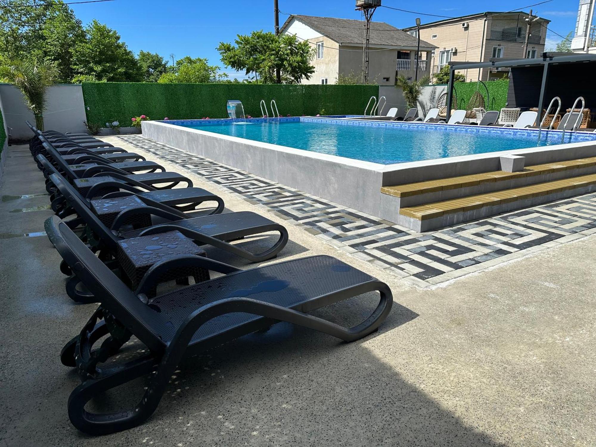 Hotel Lion Урекі Екстер'єр фото