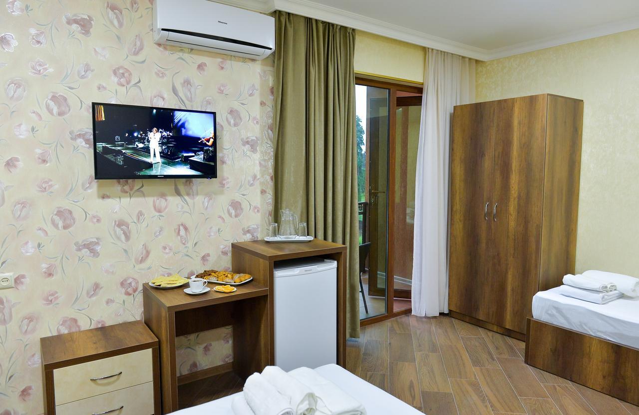Hotel Lion Урекі Екстер'єр фото