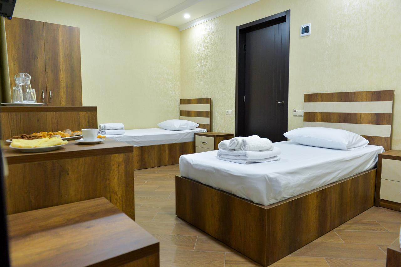 Hotel Lion Урекі Екстер'єр фото