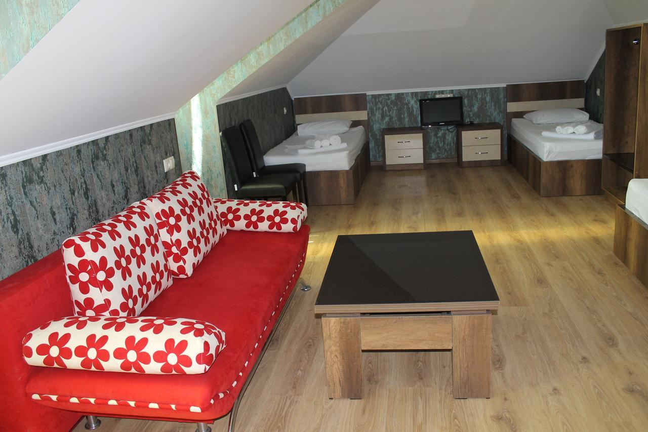 Hotel Lion Урекі Екстер'єр фото