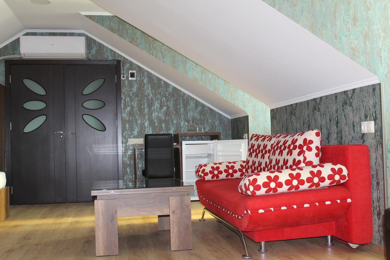Hotel Lion Урекі Екстер'єр фото