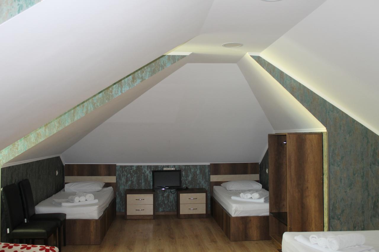 Hotel Lion Урекі Екстер'єр фото