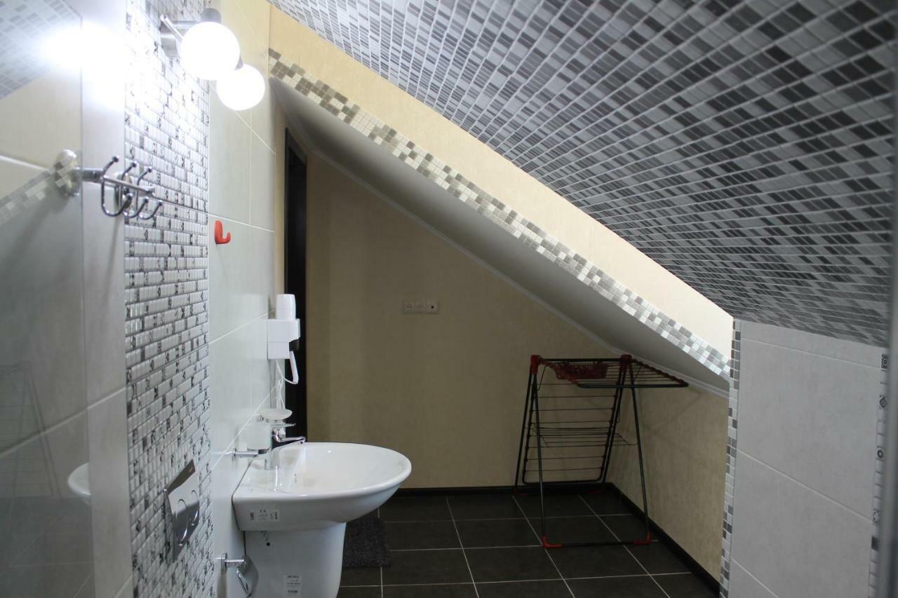 Hotel Lion Урекі Екстер'єр фото