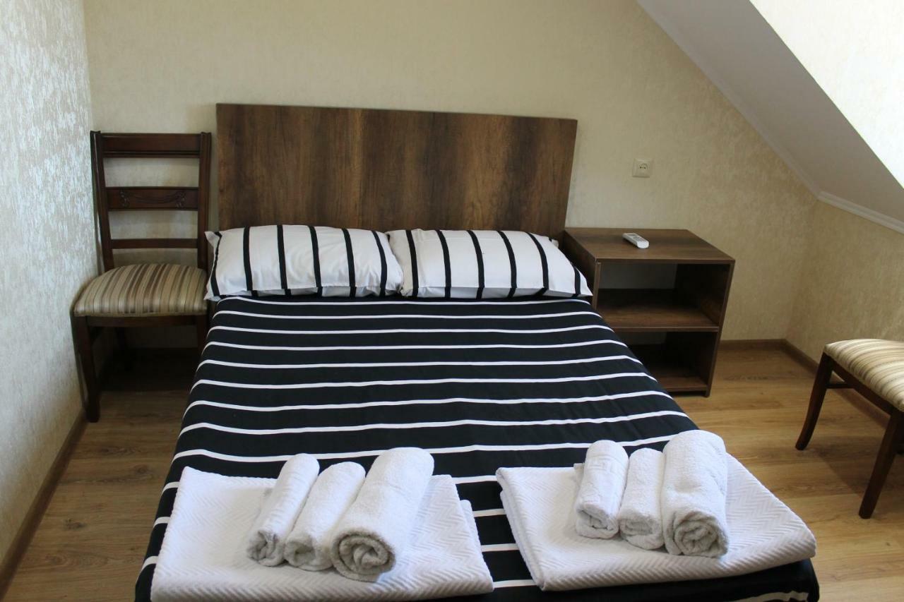 Hotel Lion Урекі Екстер'єр фото