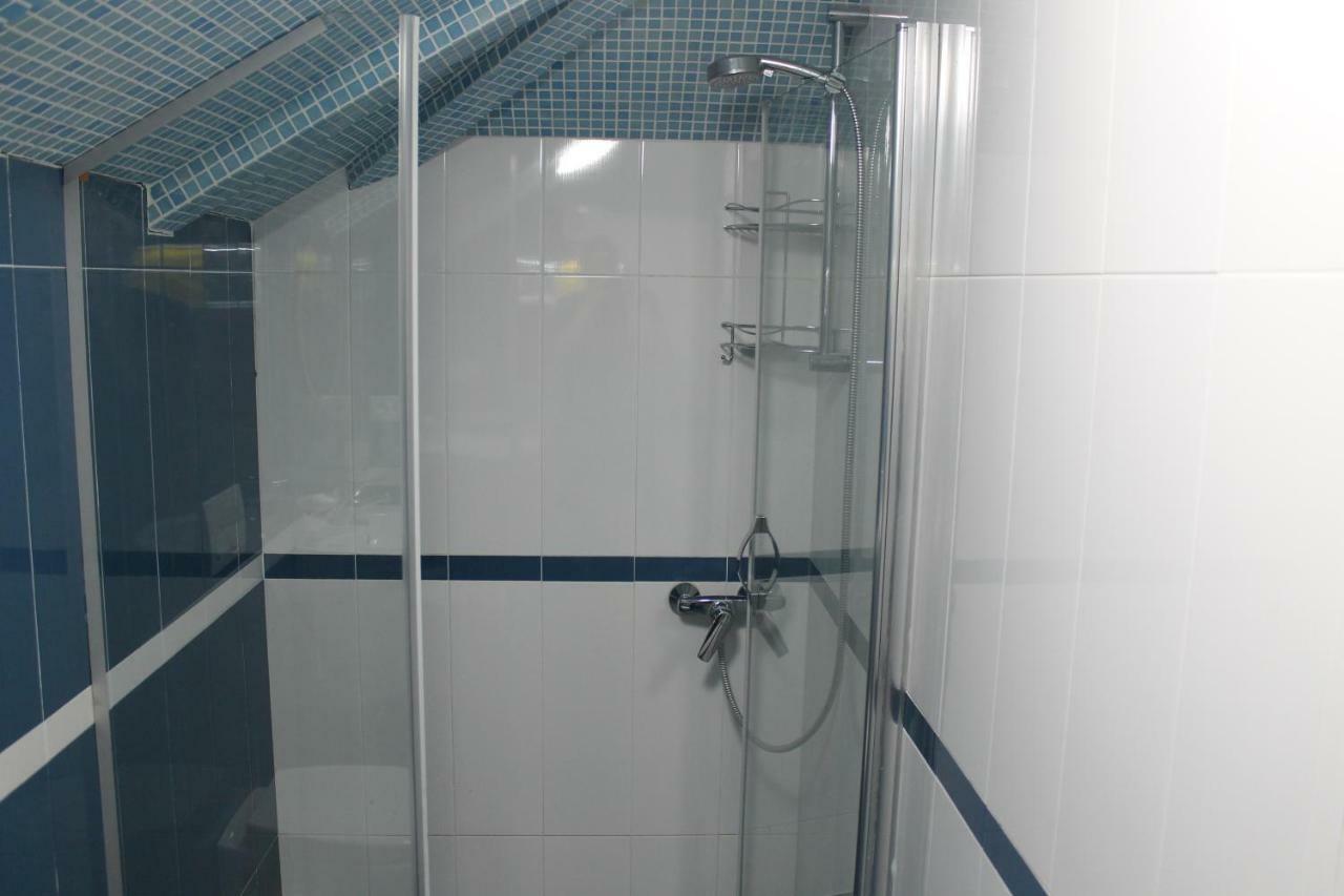 Hotel Lion Урекі Екстер'єр фото